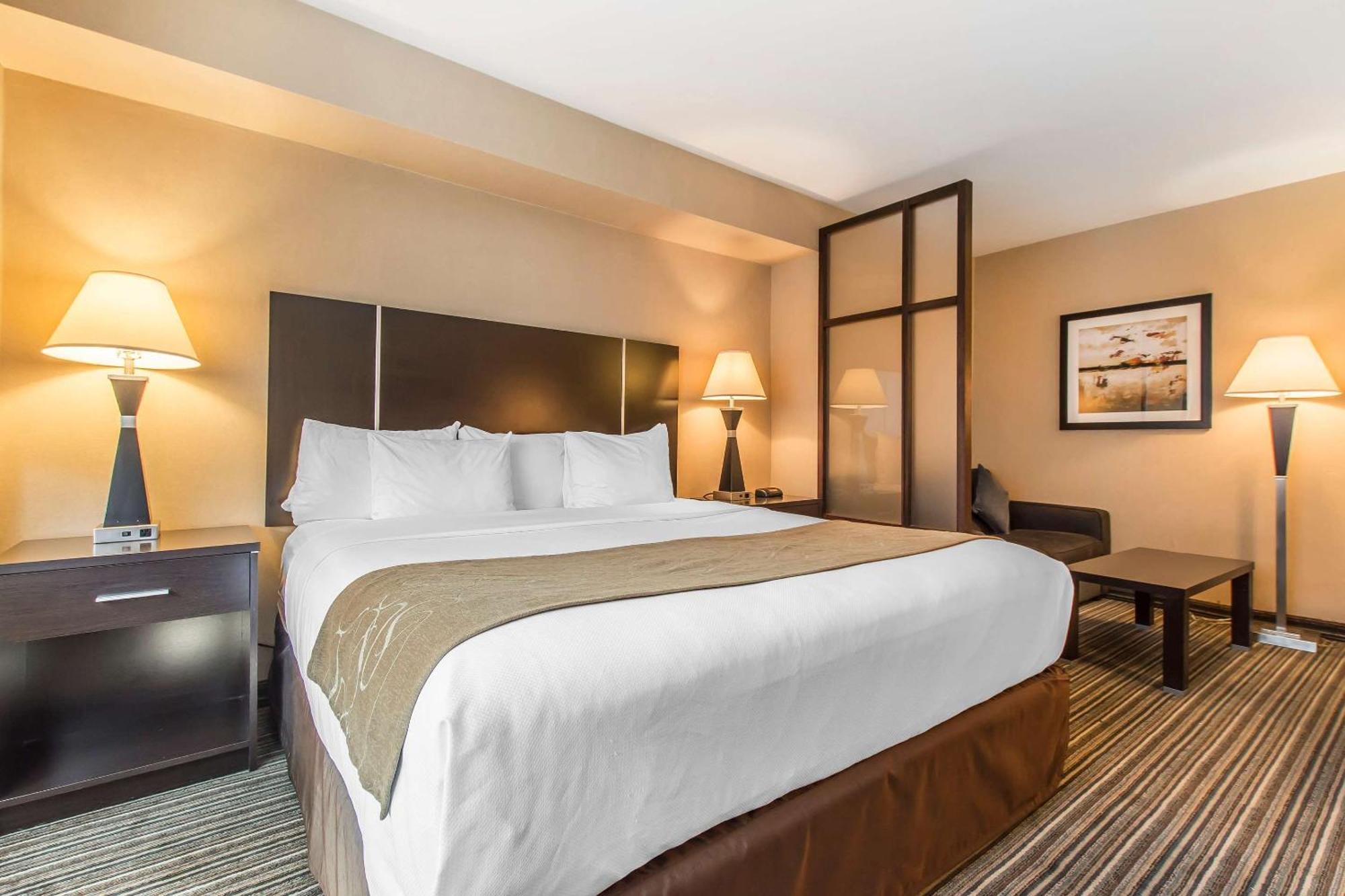 Comfort Suites Downtown Montreal Exterior foto