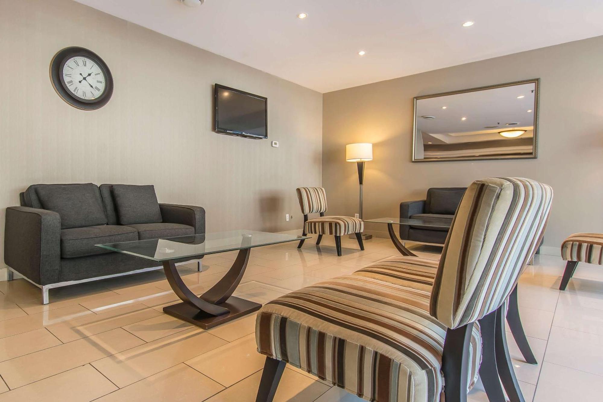 Comfort Suites Downtown Montreal Exterior foto