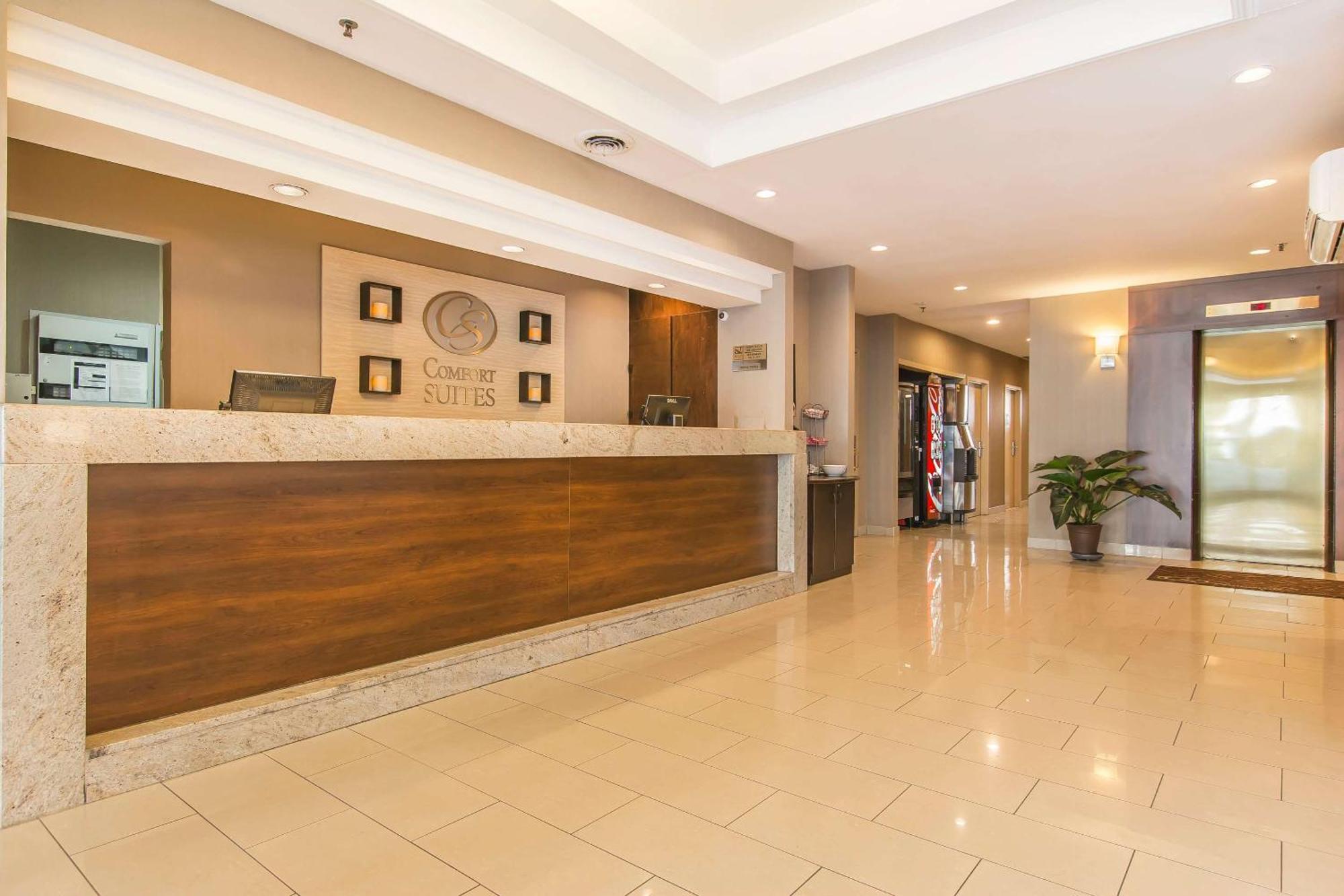 Comfort Suites Downtown Montreal Exterior foto